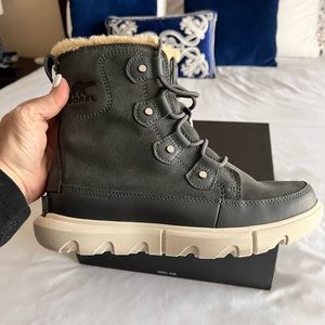 New Sorel Boots ! Lined and in excellent condition. Worn 1 time.